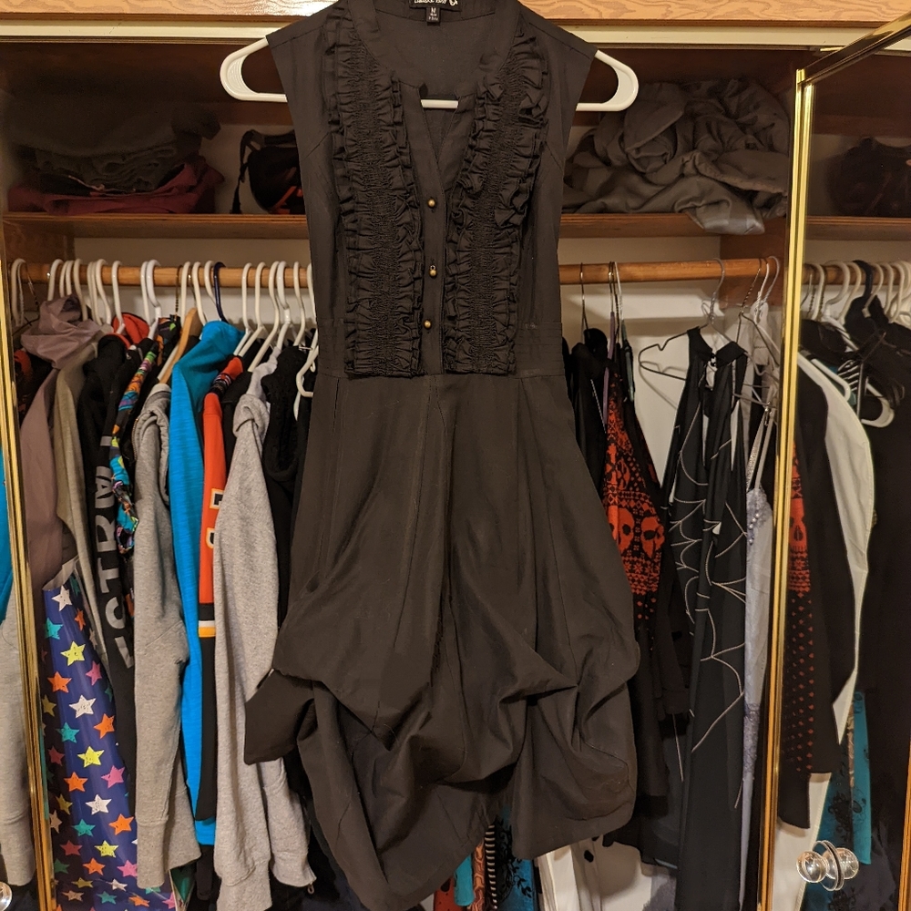 Black dress, medium